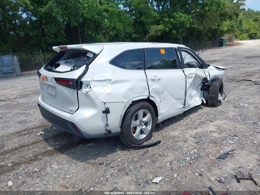 2024 Toyota Highlander VIN 5TDKDRAH8RS533018 IAAI salvage auction — BIO HAZARD, Salvage (Georgia), sold $1,650 on 2026-07-29 (photo 4)