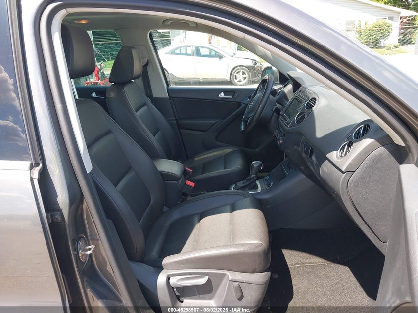 2016 Volkswagen Tiguan VIN WVGBV7AX9GW609167 IAAI salvage auction — HAIL, Salvage Title, sold $2,600 on 2026-07-13 (photo 5)