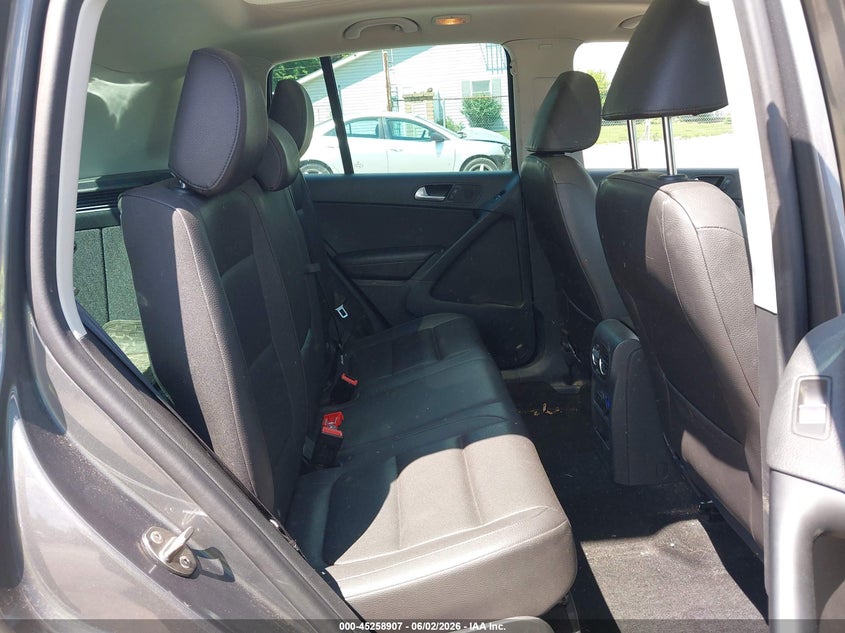 2016 Volkswagen Tiguan VIN WVGBV7AX9GW609167 IAAI salvage auction — HAIL, Salvage Title, sold $2,600 on 2026-07-13 (photo 8)