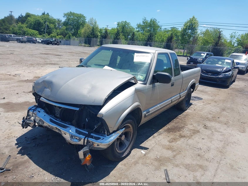 2000 Chevrolet S-10 pickup VIN 1GCCS19W8YK287365 IAAI salvage auction — FRONT END, Clear (Virginia), sold $350 on 2026-07-07 (photo 2)