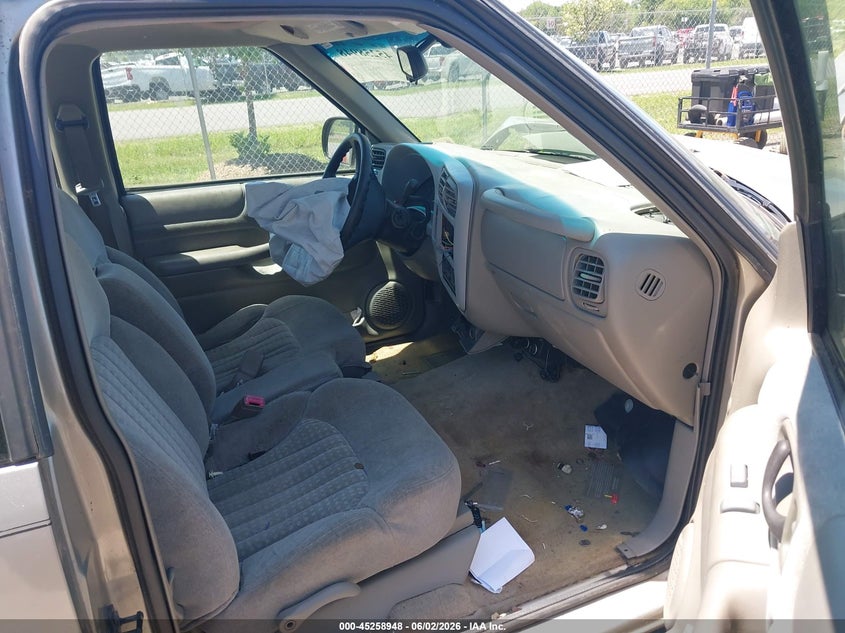2000 Chevrolet S-10 pickup VIN 1GCCS19W8YK287365 IAAI salvage auction — FRONT END, Clear (Virginia), sold $350 on 2026-07-07 (photo 5)