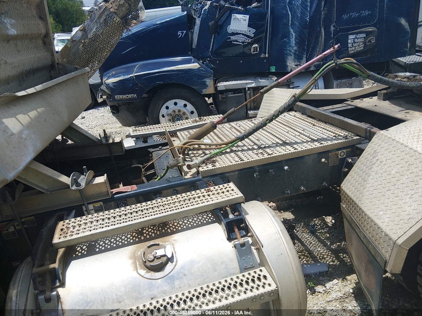 2020 Peterbilt 389 VIN 2XPXD40X8LM667444 IAAI salvage auction — ROLLOVER, Salvage (Arkansas), sold $16,050 on 2026-07-15 (photo 7)