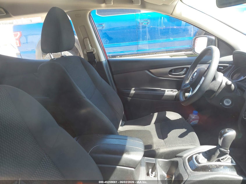 2017 Nissan Rogue VIN JN1BJ1CR6HW105403 IAAI salvage auction — RIGHT SIDE, Salvage (Illinois), sold $2,800 on 2026-07-28 (photo 5)