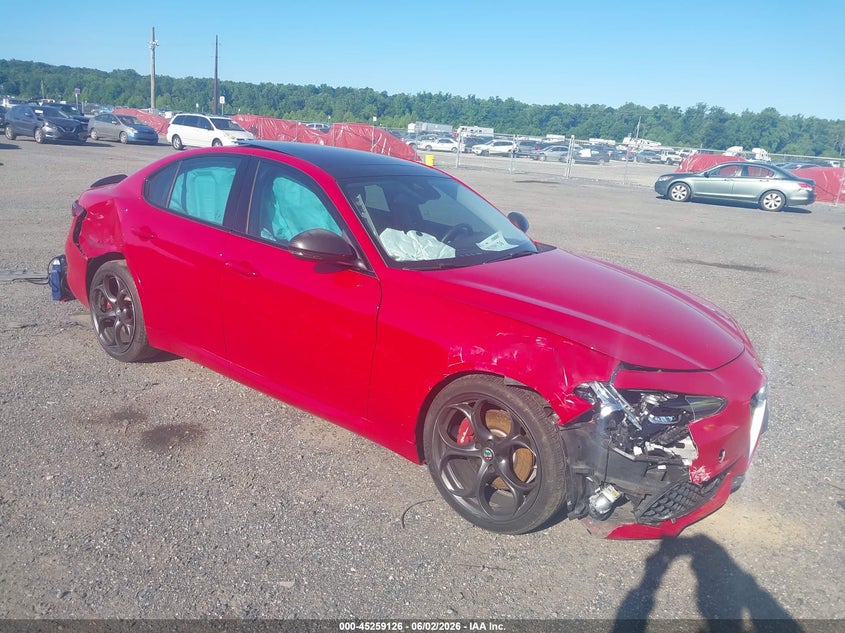 2017 Alfa romeo Giulia VIN ZARFAEEN2H7537437 IAAI salvage auction — RIGHT FRONT, Salvage Title, sold $2,500 on 2026-07-13 (photo 1)