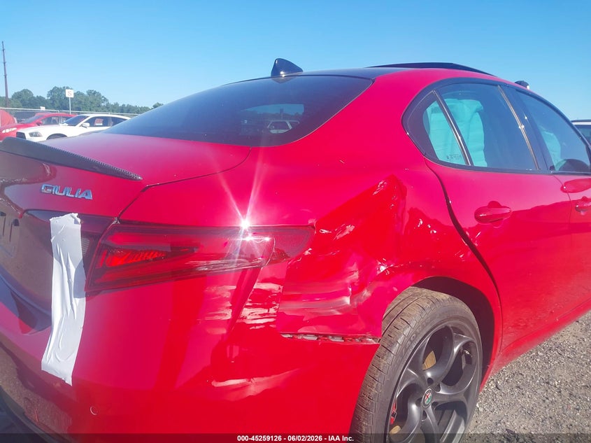 2017 Alfa romeo Giulia VIN ZARFAEEN2H7537437 IAAI salvage auction — RIGHT FRONT, Salvage Title, sold $2,500 on 2026-07-13 (photo 6)