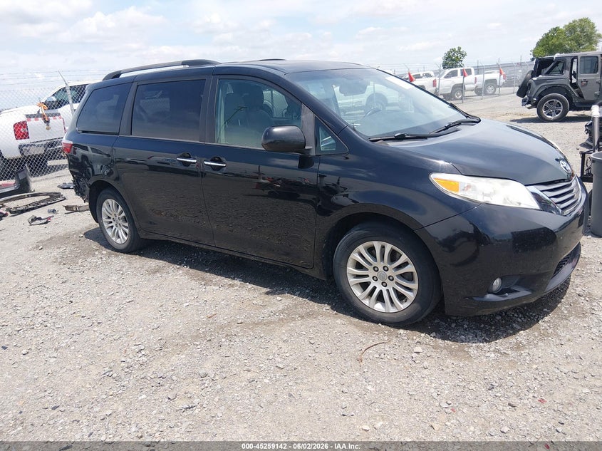 2017 Toyota Sienna VIN 5TDYZ3DCXHS867333 IAAI salvage auction — REAR END, Salvage Title, sold $6,200 on 2026-07-15 (photo 1)