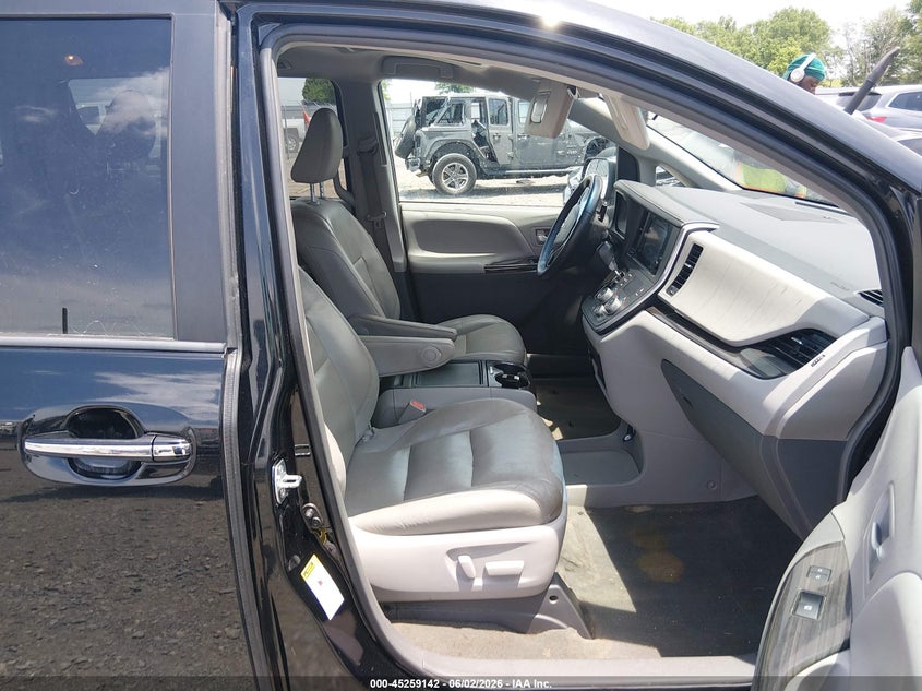 2017 Toyota Sienna VIN 5TDYZ3DCXHS867333 IAAI salvage auction — REAR END, Salvage Title, sold $6,200 on 2026-07-15 (photo 5)