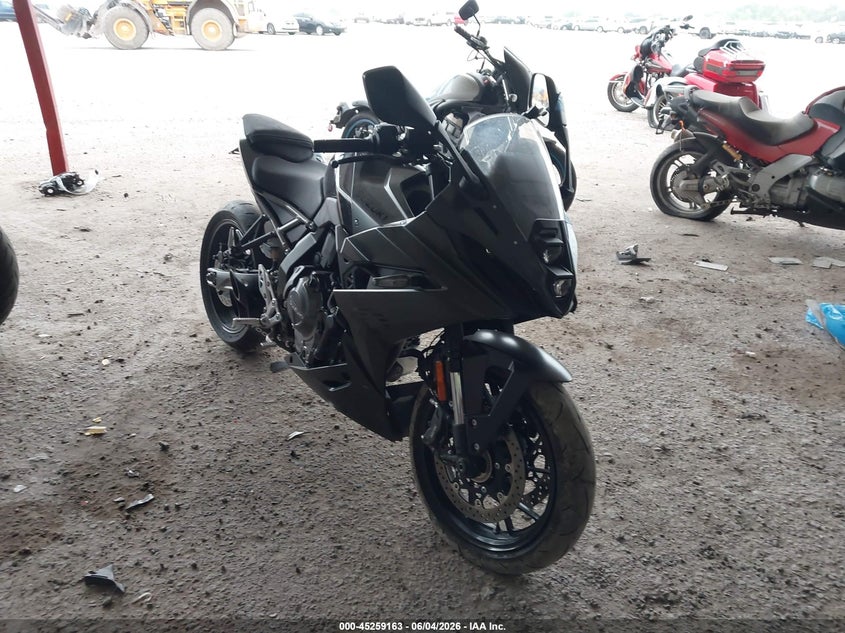 2025 Suzuki Gsx VIN JS1EM13B4S7100488 IAAI salvage auction — LEFT FRONT, Salvage Title, sold $2,075 on 2026-07-14 (photo 1)