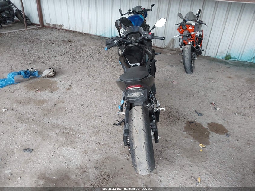 2025 Suzuki Gsx VIN JS1EM13B4S7100488 IAAI salvage auction — LEFT FRONT, Salvage Title, sold $2,075 on 2026-07-14 (photo 6)