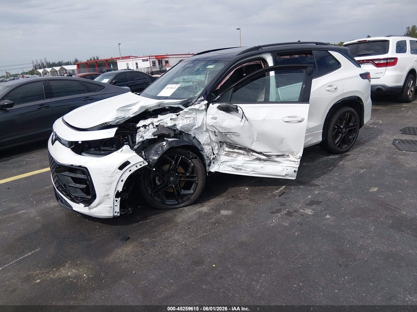2026 Volkswagen Tiguan VIN 3VVHR7RM6TM019632 IAAI salvage auction — SIDE, Salvage Title, sold $9,300 on 2026-07-30 (photo 2)