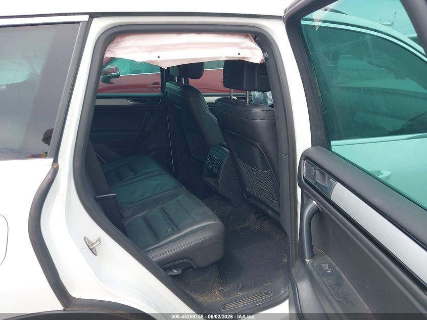 2017 Volkswagen Touareg VIN WVGRF7BP2HD006276 IAAI salvage auction — FRONT END, Salvage Title, sold $1,250 on 2026-07-08 (photo 8)