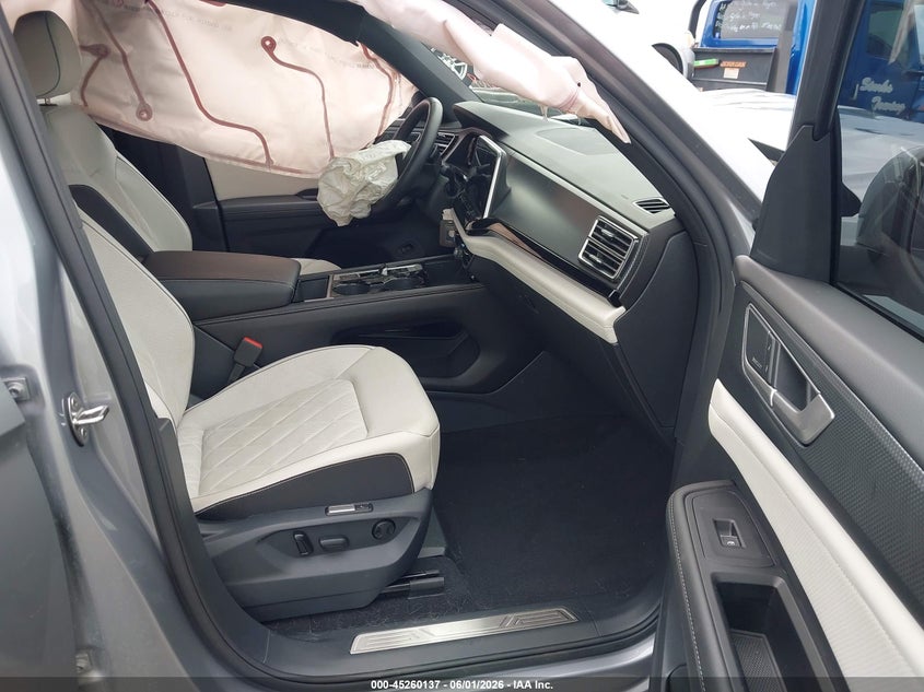 2025 Volkswagen Atlas cross sport VIN 1V2FE2CA8SC202726 IAAI salvage auction — FRONT END, Wait Title, sold $9,875 on 2026-08-17 (photo 5)