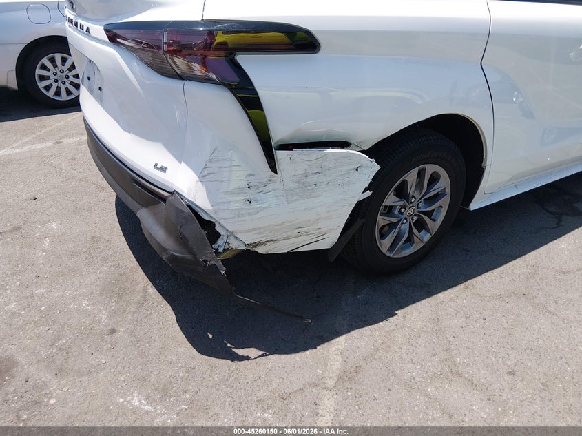2025 Toyota Sienna VIN 5TDBRKEC0SS261707 IAAI salvage auction — RIGHT REAR, Salvage Title, sold $23,300 on 2026-07-29 (photo 6)