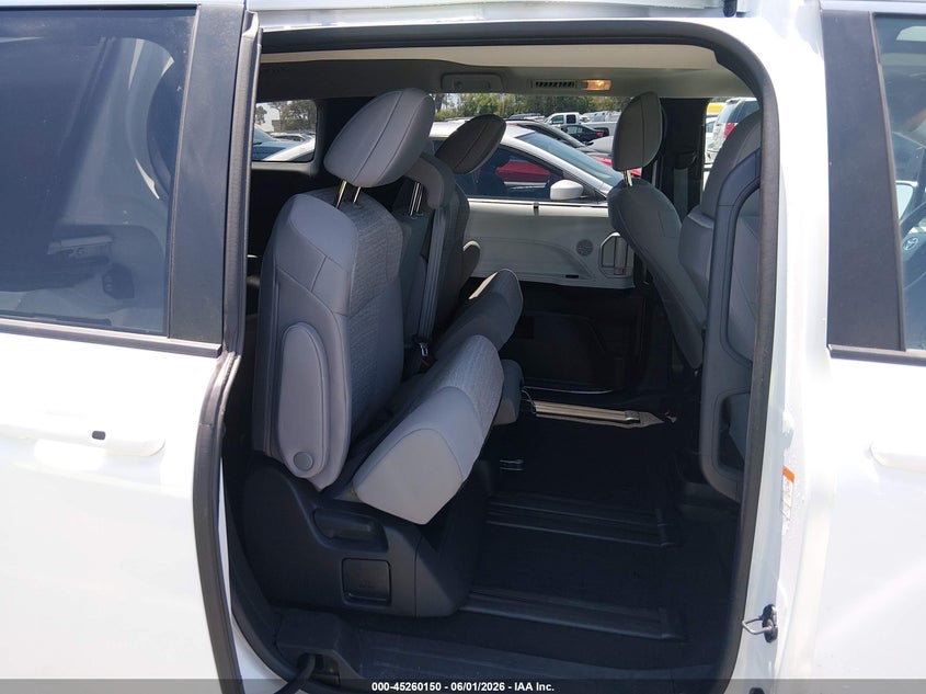 2025 Toyota Sienna VIN 5TDBRKEC0SS261707 IAAI salvage auction — RIGHT REAR, Salvage Title, sold $23,300 on 2026-07-29 (photo 8)