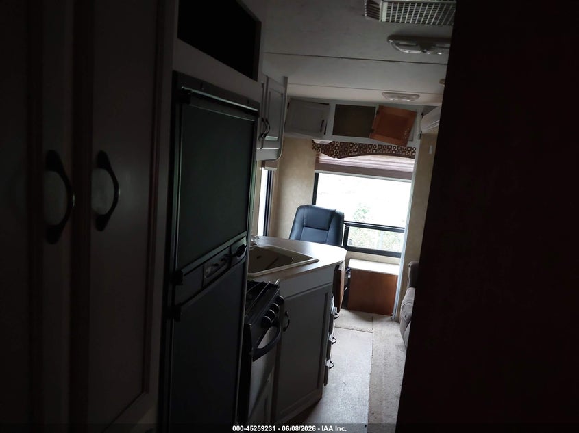 2012 Coachmen Catalina VIN 5ZT2CAUBXCT002650 IAAI salvage auction — UNKNOWN, Salvage (Kentucky), sold $2,900 on 2026-07-14 (photo 7)