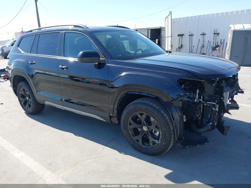 2025 Volkswagen Atlas VIN 1V2CR2CA1SC557888 IAAI salvage auction — FRONT & REAR, Salvage Title, sold $15,700 on 2026-07-29 (photo 1)