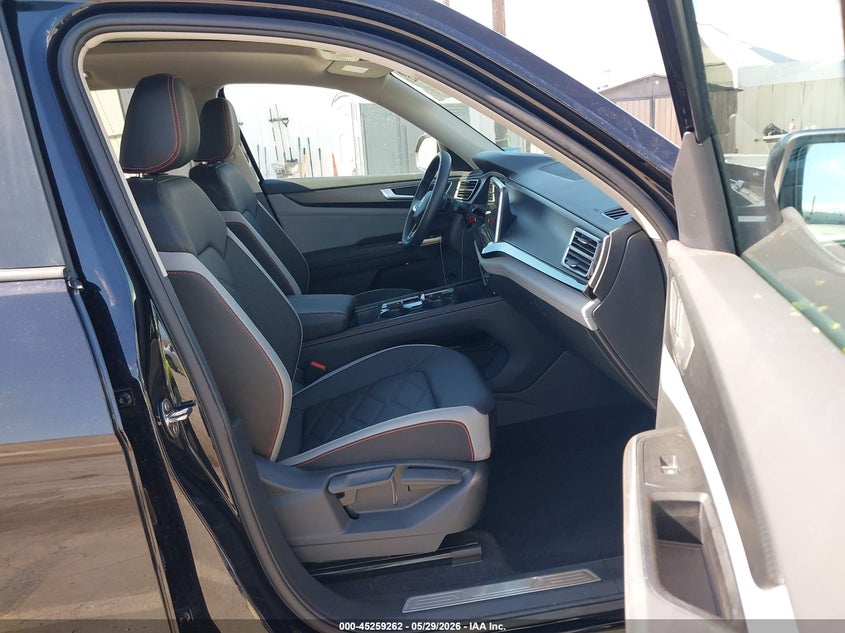 2025 Volkswagen Atlas VIN 1V2CR2CA1SC557888 IAAI salvage auction — FRONT & REAR, Salvage Title, sold $15,700 on 2026-07-29 (photo 5)