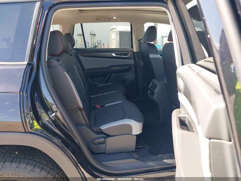 2025 Volkswagen Atlas VIN 1V2CR2CA1SC557888 IAAI salvage auction — FRONT & REAR, Salvage Title, sold $15,700 on 2026-07-29 (photo 8)