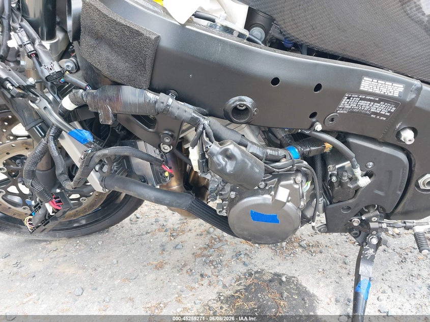 2023 Suzuki Gsx VIN JS1EJ11B5P7101362 IAAI salvage auction — FRONT END, Salvage Title, sold $4,300 on 2026-07-06 (photo 9)