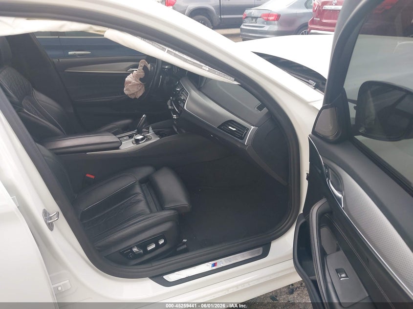 2019 BMW 5er VIN WBAJE7C5XKWW11138 IAAI salvage auction — FRONT END, Salvage Title, sold $8,600 on 2026-07-30 (photo 5)