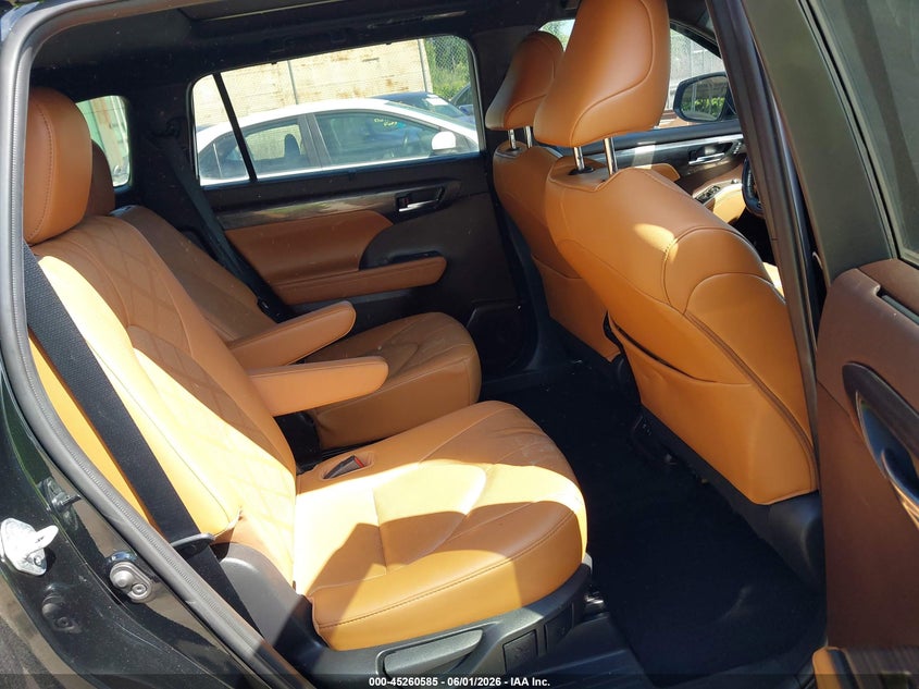 2021 Toyota Highlander VIN 5TDFZRBH0MS064811 IAAI salvage auction — THEFT, Salvage Title, sold $22,100 on 2026-08-01 (photo 8)