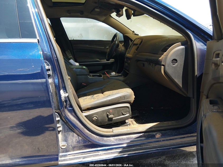 2015 Chrysler 300 VIN 2C3CCAAG1FH739358 IAAI salvage auction — Burn Interior, Salvage Title, sold $1,900 on 2026-08-25 (photo 5)