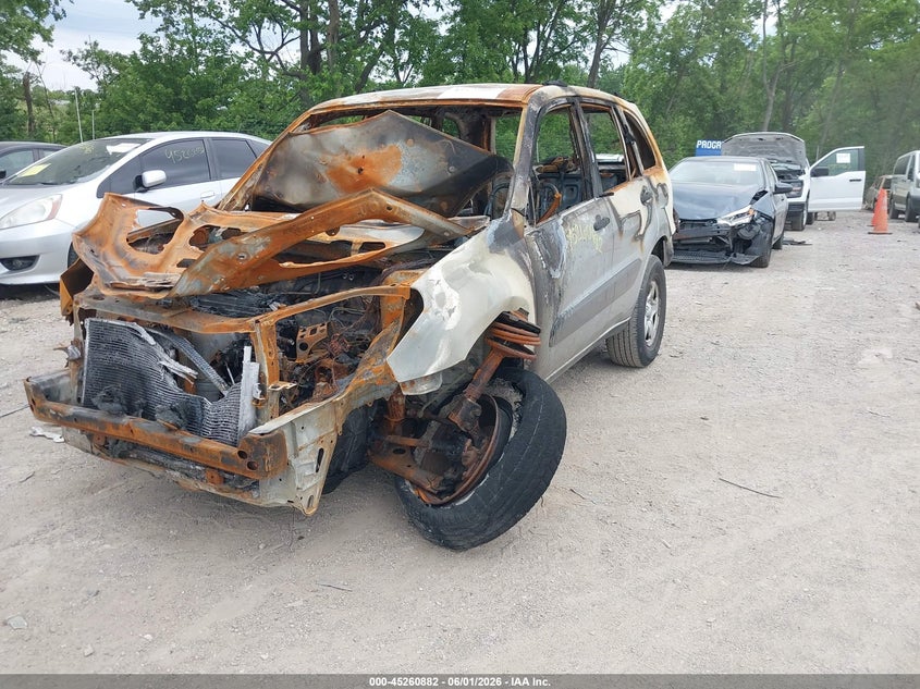 2003 Toyota Rav4 VIN JTEGH20V330110510 IAAI salvage auction — ENGINE BURN, Clear (Indiana), sold $275 on 2026-07-08 (photo 2)