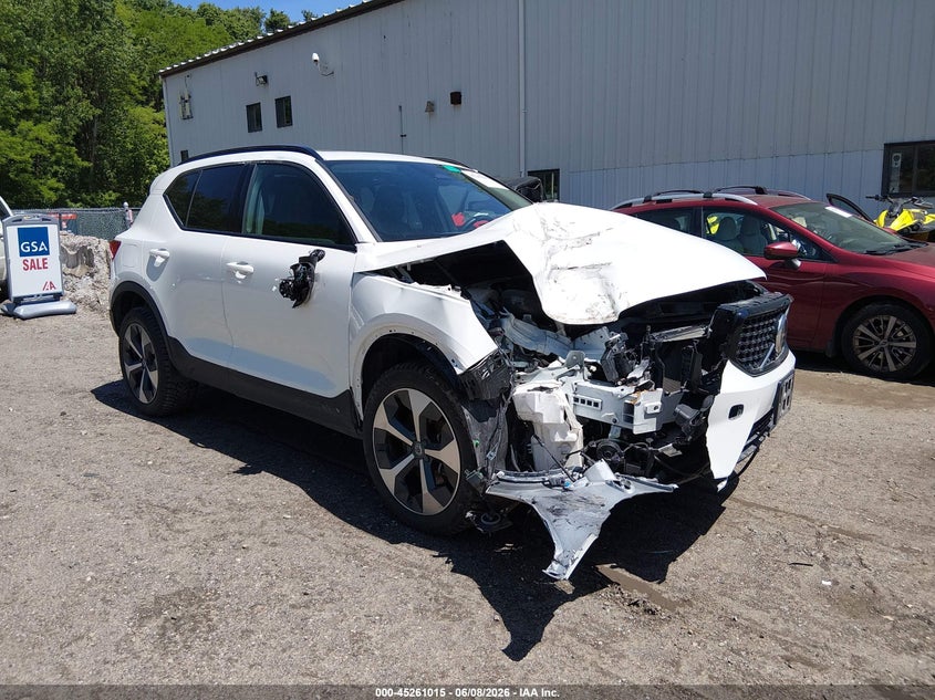 2024 Volvo Xc40 VIN YV4L12UL7R2332803 IAAI salvage auction — FRONT END, Salvage Title, sold $2,800 on 2026-07-23 (photo 1)