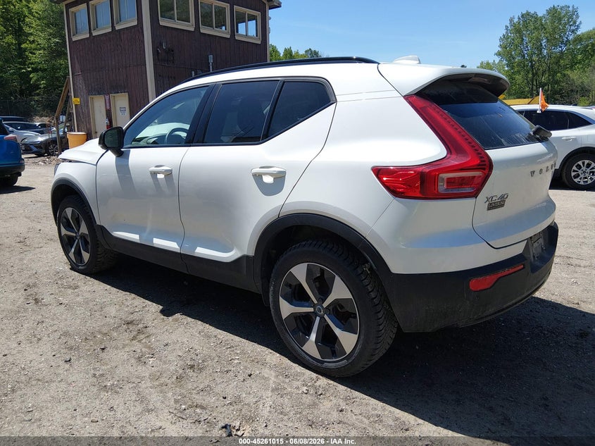 2024 Volvo Xc40 VIN YV4L12UL7R2332803 IAAI salvage auction — FRONT END, Salvage Title, sold $2,800 on 2026-07-23 (photo 3)