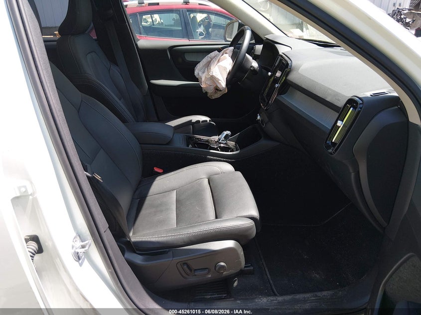 2024 Volvo Xc40 VIN YV4L12UL7R2332803 IAAI salvage auction — FRONT END, Salvage Title, sold $2,800 on 2026-07-23 (photo 5)
