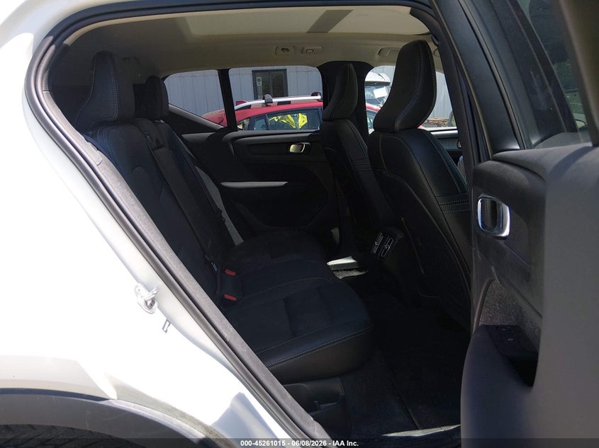 2024 Volvo Xc40 VIN YV4L12UL7R2332803 IAAI salvage auction — FRONT END, Salvage Title, sold $2,800 on 2026-07-23 (photo 8)