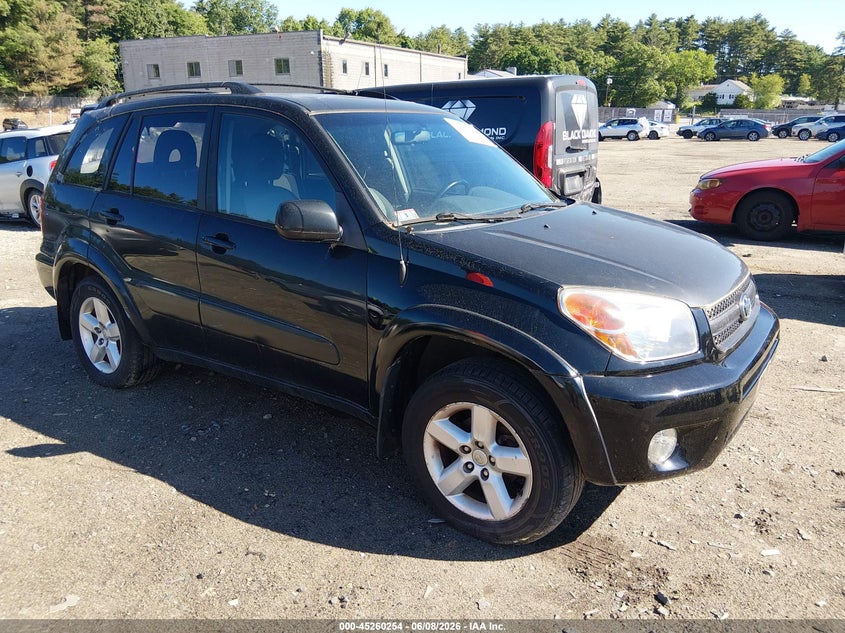 2005 Toyota Rav 4 VIN JTEHD20V456028401 IAAI salvage auction — NORMAL WEAR, Clear (Massachusetts), sold $675 on 2026-07-17 (photo 1)