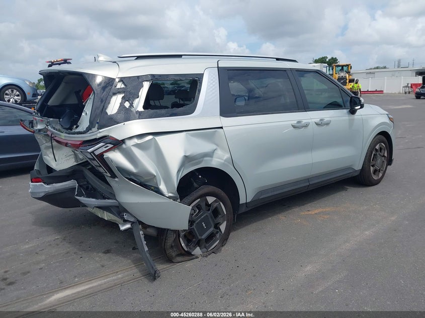 2026 Kia Carnival VIN KNDNC5K33T6613684 IAAI salvage auction — REAR END, Salvage Title, sold $9,475 on 2026-07-27 (photo 4)