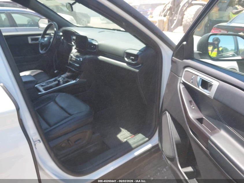 2020 Ford Explorer VIN 1FMSK8DHXLGA16408 IAAI salvage auction — HAIL, Salvage Title, sold $8,200 on 2026-07-29 (photo 5)