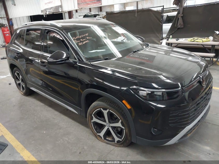 2025 Volkswagen Tiguan VIN 3VVFR7RM9SM038925 IAAI salvage auction — LEFT SIDE, Salvage (Arizona), sold $8,900 on 2026-07-28 (photo 1)