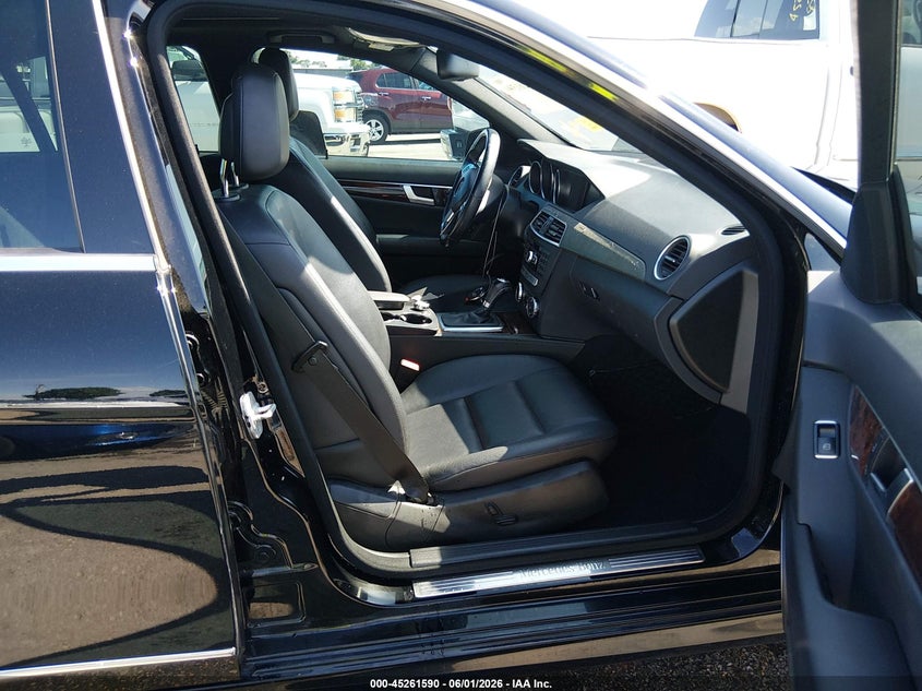 2014 Mercedes-benz VIN WDDGF8ABXEG250720 IAAI salvage auction — FRONT END, Salvage (Missouri), sold $850 on 2026-08-04 (photo 5)
