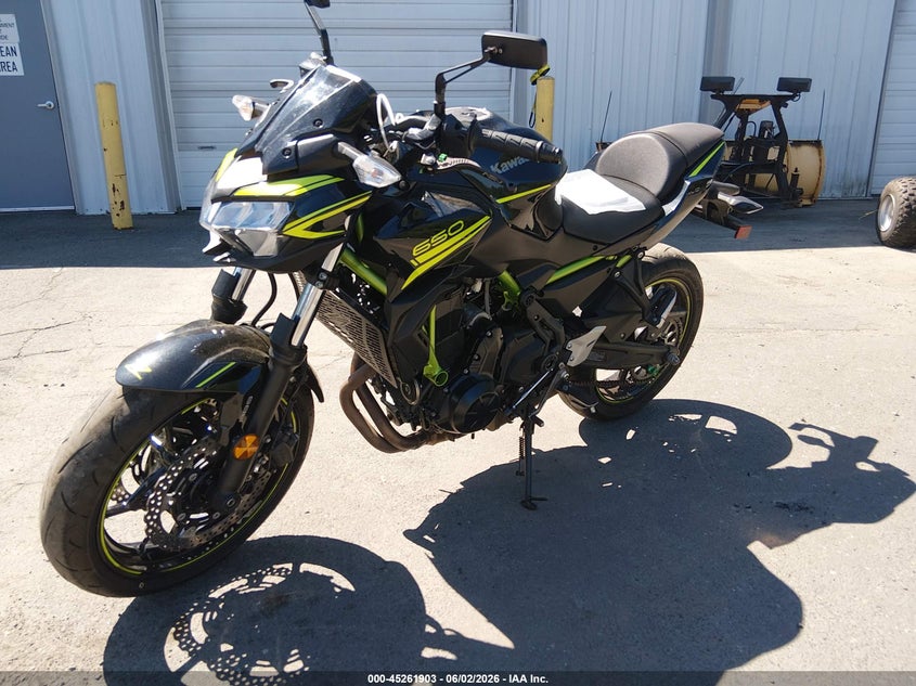 2020 Kawasaki Er VIN ML5EREK17LDA18813 IAAI salvage auction — SIDE, Salvage Title, sold $2,300 on 2026-07-07 (photo 2)