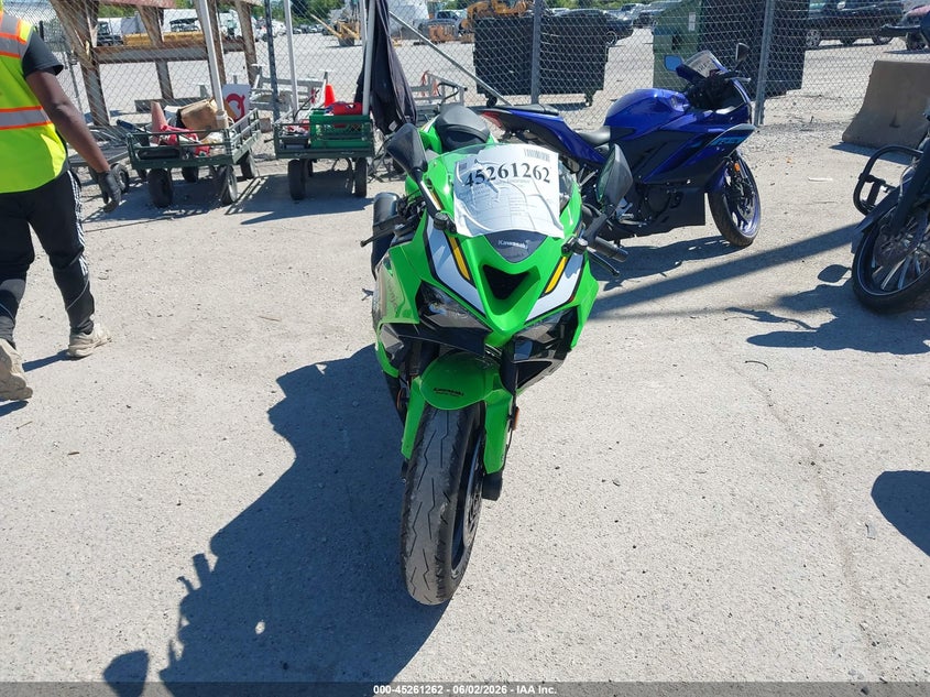 2025 Kawasaki Zx VIN JKBZXJK12SA010899 IAAI salvage auction — RIGHT SIDE, Salvage Title, sold $3,700 on 2026-07-21 (photo 5)