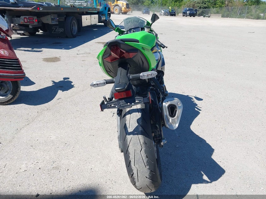 2025 Kawasaki Zx VIN JKBZXJK12SA010899 IAAI salvage auction — RIGHT SIDE, Salvage Title, sold $3,700 on 2026-07-21 (photo 6)
