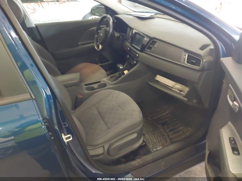 2019 Kia Niro VIN KNDCB3LC2K5250683 IAAI salvage auction — LEFT SIDE, Salvage (Minnesota), sold $5,550 on 2026-07-15 (photo 5)