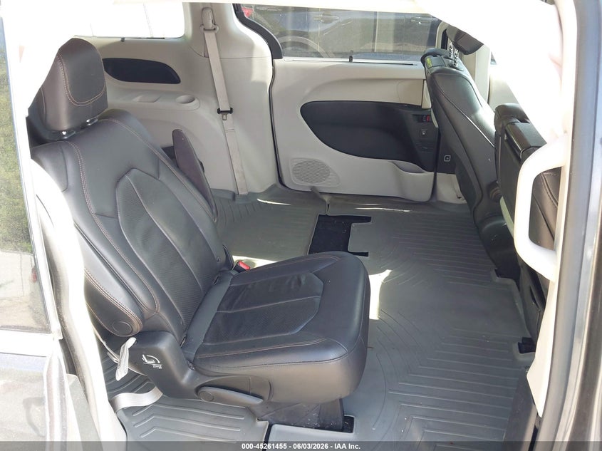 2017 Chrysler Pacifica VIN 2C4RC1EG2HR851342 IAAI salvage auction — RIGHT SIDE, Salvage Title, sold $1,600 on 2026-07-29 (photo 8)