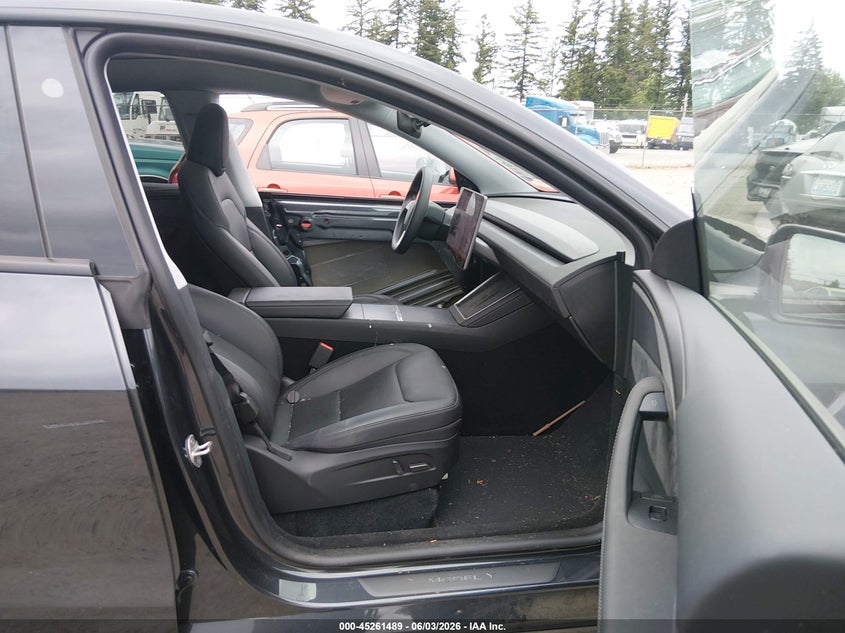 2026 Tesla Model y VIN 7SAYGDED1TF398796 IAAI salvage auction — FRONT END, Salvage Title, sold $18,300 on 2026-08-02 (photo 5)