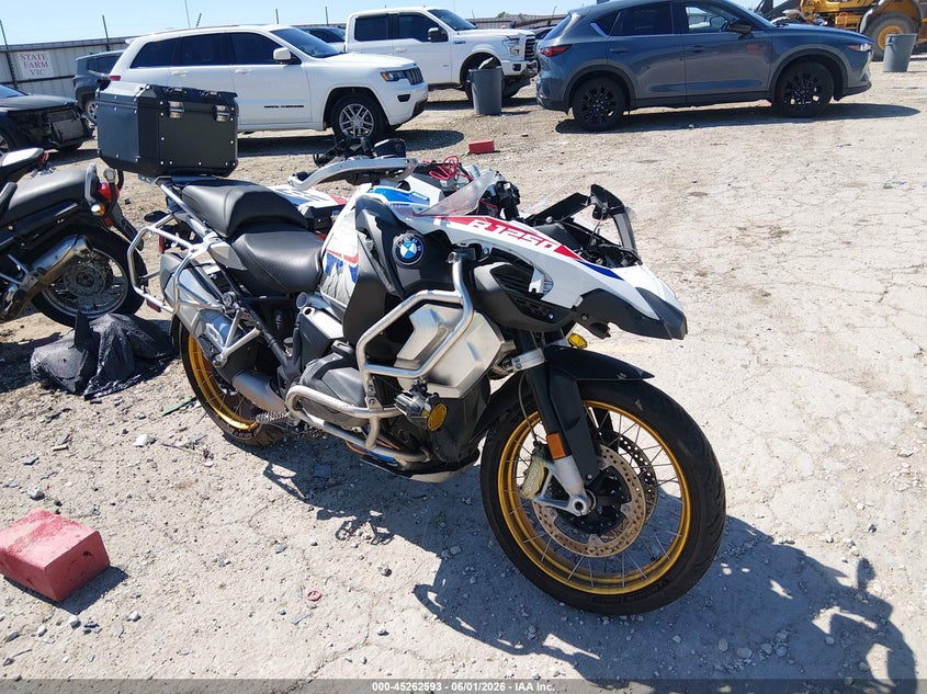 2022 BMW R 1250 VIN WB10M1309N6F87924 — IAAI salvage auction photo