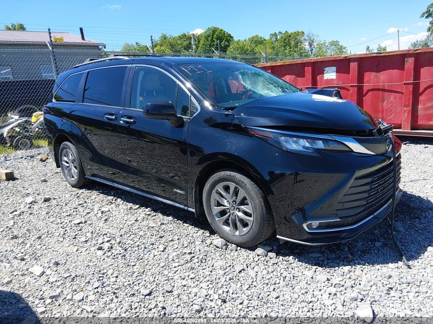 2021 Toyota Sienna VIN 5TDJSKFC4MS024221 IAAI salvage auction — LEFT FRONT, Salvage Title, sold $12,500 on 2026-07-24 (photo 1)