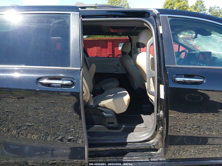 2021 Toyota Sienna VIN 5TDJSKFC4MS024221 IAAI salvage auction — LEFT FRONT, Salvage Title, sold $12,500 on 2026-07-24 (photo 8)