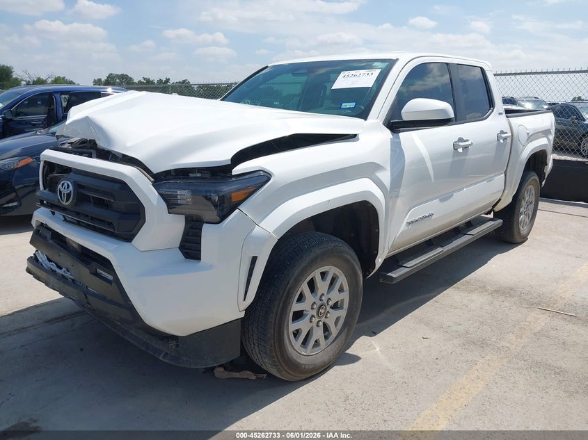 2025 Toyota Tacoma VIN 3TMLB5JN6SM168935 IAAI salvage auction — FRONT & REAR, Salvage Title, sold $15,000 on 2026-07-30 (photo 2)