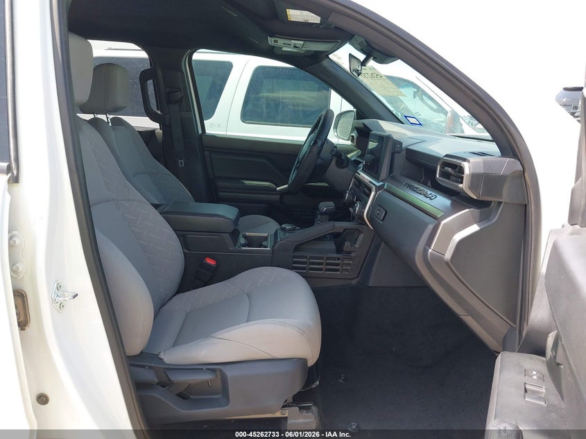 2025 Toyota Tacoma VIN 3TMLB5JN6SM168935 IAAI salvage auction — FRONT & REAR, Salvage Title, sold $15,000 on 2026-07-30 (photo 5)