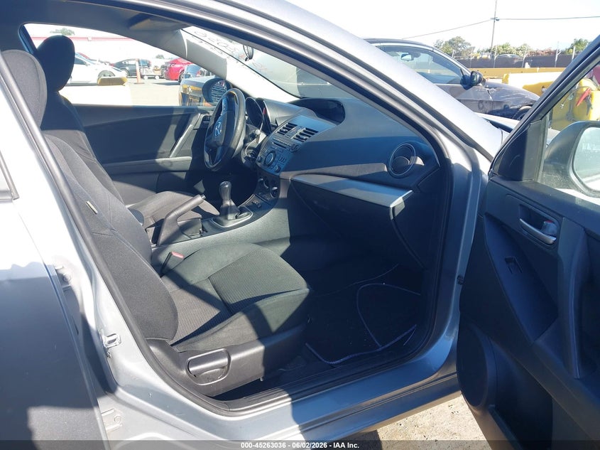 2013 Mazda 3 VIN JM1BL1TG2D1777195 IAAI salvage auction — REAR END, Salvage Title, sold $675 on 2026-07-09 (photo 5)