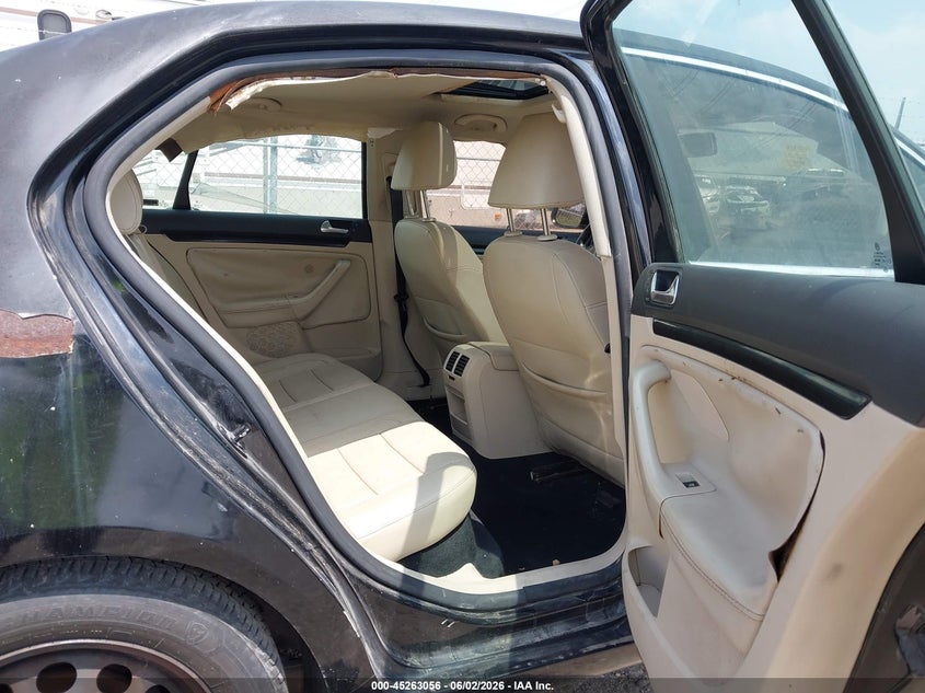 2010 Volkswagen Jetta VIN 3VWRZ7AJ6AM012713 IAAI salvage auction — SIDE, Salvage (Texas), sold $275 on 2026-07-10 (photo 8)