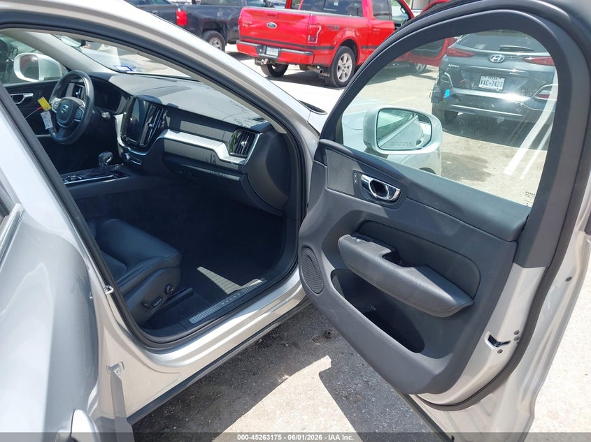2018 Volvo Xc60 VIN LYV102RK7JB082298 IAAI salvage auction — REAR END, Original (Texas), sold $8,550 on 2026-07-15 (photo 5)
